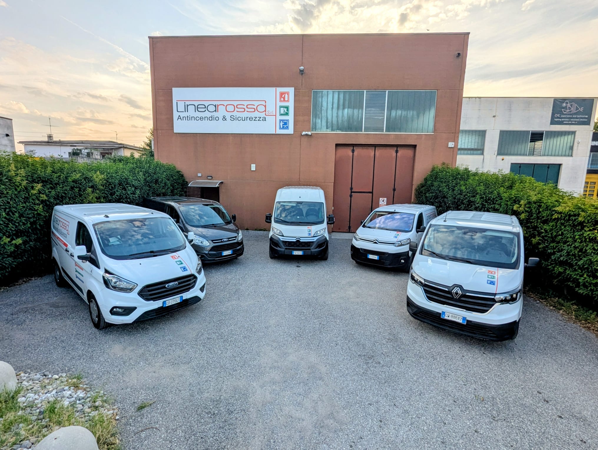 linea-rossa-azienda linea-rossa-azienda